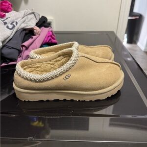 Women’s Ugg tasman slippers